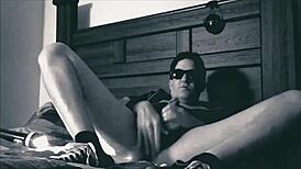 Midnite Moon's solo fuck-fist-cum matinee is intense