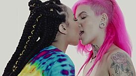 Qween And Pocahontas Rub Pussies Intensely After Gossiping About The Boy In Lesbian Action