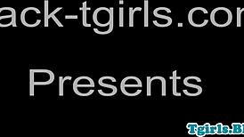 ब्लैक ट्रांस देवी कपड़े उतार बड़े चुचियों और पियर्सिंग से चिढ़ाती