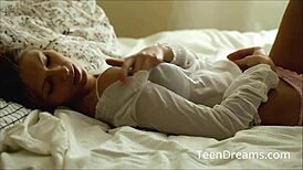 Anjelica orgasms playing pussy with vibrator!