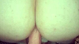 Linda Colegiala Montando Sola en Casa el Día de San Valentín