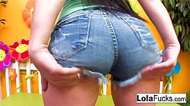 i watch sexy lola masturbate in the green room