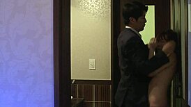 कोरियन पीओवी एक्शन इंटेंस एशियन क्लोज-अप के साथ