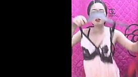 hot vietnamese girl streaming live with stunning charm