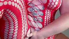 Fingering curvy hairy pussy to orgasm