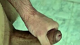 I jerk off deliciously in the shower