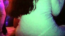 salimos de fiesta luego le meto toda la mano en la vagina y la follo mas de nosotros juanlatino4