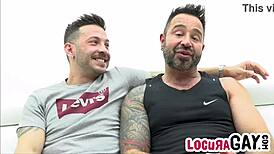 John Brachalli Folla Duro Con Martin Mazza En El Sofa.