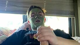 Fit guy jerks off during skincare routine 😏