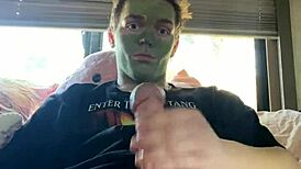 Fit guy jerks off during skincare routine 😏