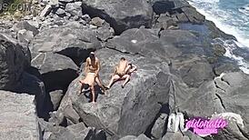 amadores transando em praia pública no rio de janeiro, sexo gay ao ar livre