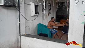 minha enteada me barbeia e depois libera o cuzinho pra mim