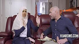 Arab Babe Fucks Therapist