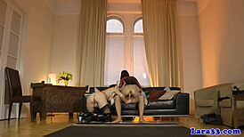 Pussyrubbing uk milf says she loves threeway fun