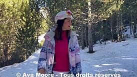 Ava Moore - Skieurs Catch Me Stuffing My Ass on Train!