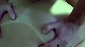 Peguei as duas novinhas do tinder e fodi o cuzinho delas