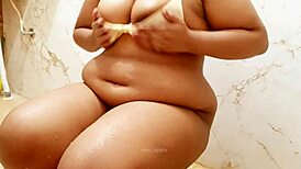 oh man, indian college chick showin her huge boobs!