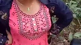 मंगल जंगल में सौतेली बहन को चोदता है जब तक चूत लाल न हो जाए!