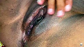 khalessi69 rubbing big clit in wet pussy scissoring with ebony amateurs