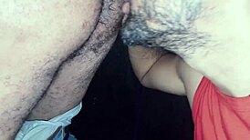 Comendo o rabo do maduro dentro da cabine no dark room