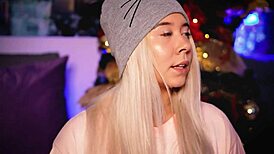 College girl with big butt shakes it online for quick cash