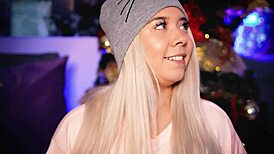 College girl with big butt shakes it online for quick cash