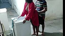 meu vizinho me viu pelada varrendo e me botou pra mama gay mommy