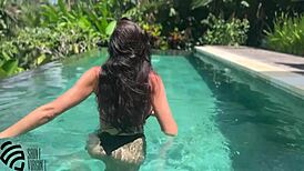 Wow, hot milf drilled by the pool, facial finish! 😍