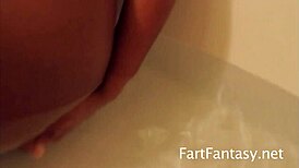 Amber Star Makes Stinky Fart Bubbles In Bath
