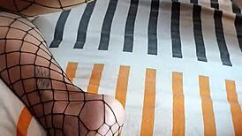 foot fetish fuck ending on her feet