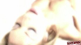 Carol Goldnerova as Katy Gold in retro lady-love