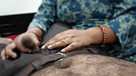 बेडरूम में सौतेली बहन के मुंह में लंड डाल दिया