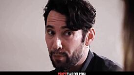 वर्जिन टीन 18+ पार्ट पर पहला इंटिमेट मोमेंट एक्सपीरियंस करती है