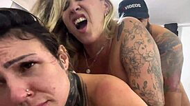 E quando fazemos sexo a três, bucetas latejando juntas!