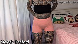 Big Tits Milf Melody Radford Rocks Gym Tights in Bedroom