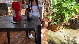 velho de 60 anos bangs a young latina chick at a public bar