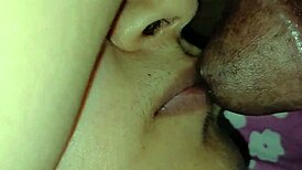 मुझे अपनी सौतेली बहन की टाइट वेट एशियन पस्सी चूसने की प्यास है बेड पर