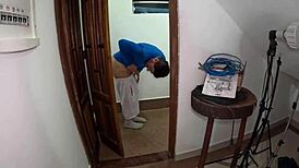 sufocamento com bunda e palmadas no rabo do macho espanhol