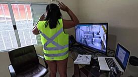 foi fiscalizar a obra e imaginou pedreiros fodendo seu bucetão. latina hairy pussy anal fetish! 🔥