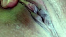 Masturbando Com Um Pregador E Gozando