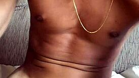 Pau gigante falando putaria e gozando muito na masturbação solo