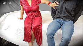 इंडियन मिल्फ सोलो हाउस फन के लिए लूर करती है