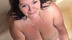 i'm into some water sports with bbw chicks, it's so hot