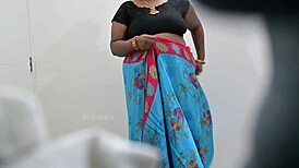 गवर्नमेंट मैन हाउसवाइफ अफेयर में फंसा