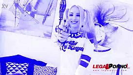 या भाई, किरा थॉर्न बिग कॉक स्क्वाड से डीपी, डीएपी करवा रही है, उफ!