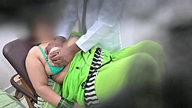 indian doctor getting naughty with patient bhabhi in hospital... damn! 😍