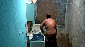 Camera escondida madrasta se depila enquanto seu enteado a vê na câmera