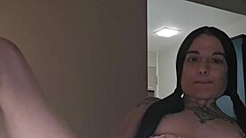 Petite 18+ girl chats online