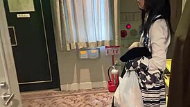 I’m obsessed with married woman Nami’s afternoon handjob skills