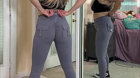 सेक्सी मिल्फ तबिथाएक्सएक्स बेडरूम में टाइट जिम लेगिंग्स ट्राई कर्वी बॉडी बड़े नेचुरल चूचे फ्लैश पीओवी